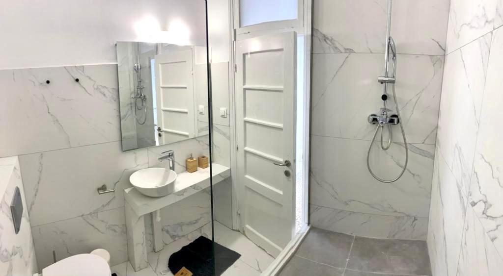 Modern 3Br Maisonette With Garden 10 Min From Acropolis Афины Экстерьер фото